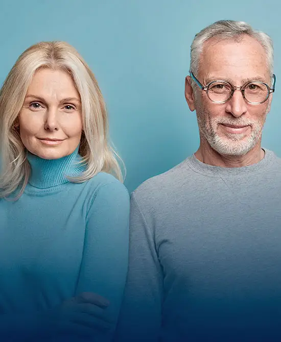 Dvoje odraslih pacijenata koji predstavljaju poverenje i sigurnost u urološkom lečenju